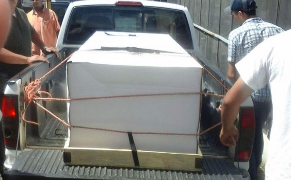 Dolor al recibir restos de joven asesinada en EUA