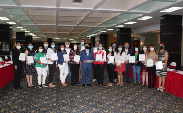 Entregan guía de atención en salud para la población migrante de Honduras