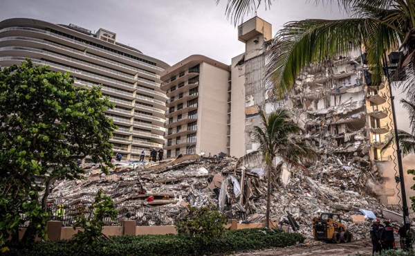 Aumentan a 5 los muertos por el derrumbe de un edificio de Miami-Dade