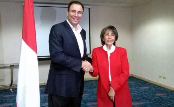 Maribel Espinoza renuncia a aspiración como designada presidencial