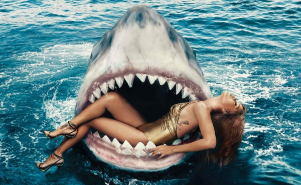 Rihanna devorada por un tiburón