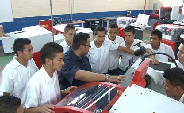 Miles de jóvenes se beneficiarán con apertura de INFOP en Olancho