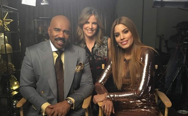 La sonrisa fingida de Ariadna Gutiérrez y Steve Harvey