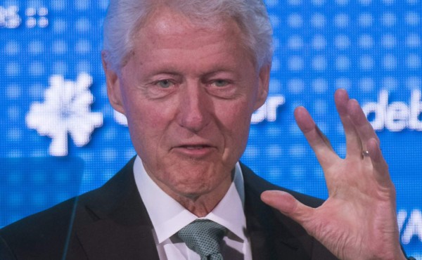 Bill Clinton escribe su primera novela con un maestro del suspense