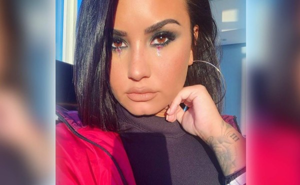 Demi Lovato llora la muerte de uno de sus amigos por culpa de las adicciones