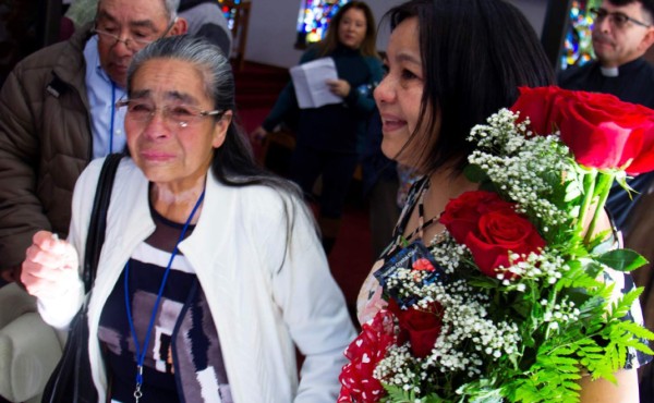 Padres mexicanos se reúnen en EEUU con sus hijos tras décadas de separación