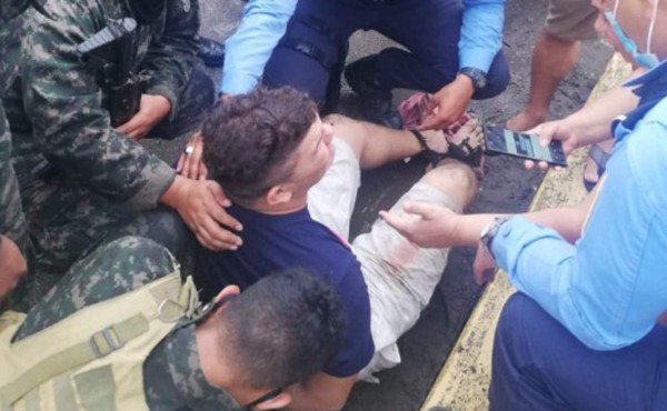 Joven intentó tirarse de un puente en La Ceiba y le salvan la vida