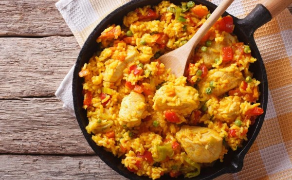 Deliciosa receta de arroz con pollo y azafrán