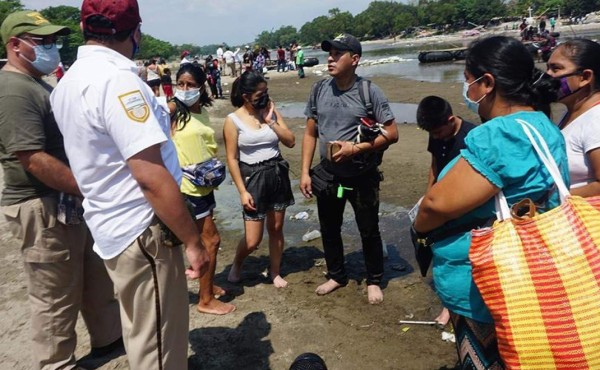 EEUU alojará a algunas familias migrantes en hoteles cerca de la frontera