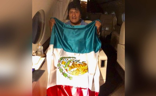 Evo Morales parte a México mientras la violencia se toma las calles de Bolivia