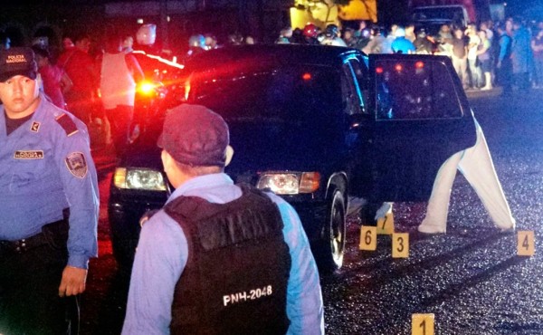 Agobiante espera de conductores en carretera por masacre