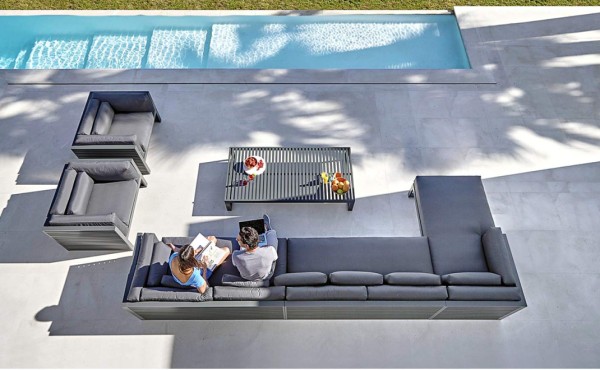 Muebles para el área de piscina