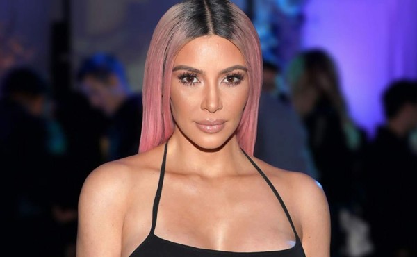 Kim Kardashian y Kanye West asisten a protesta contra las armas