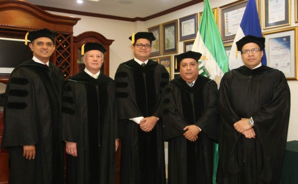 Graduación de la Universidad Tecnológica de Honduras