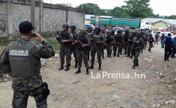 Desalojan a recolectores de basura tras reclamar sus pagos en La Ceiba    