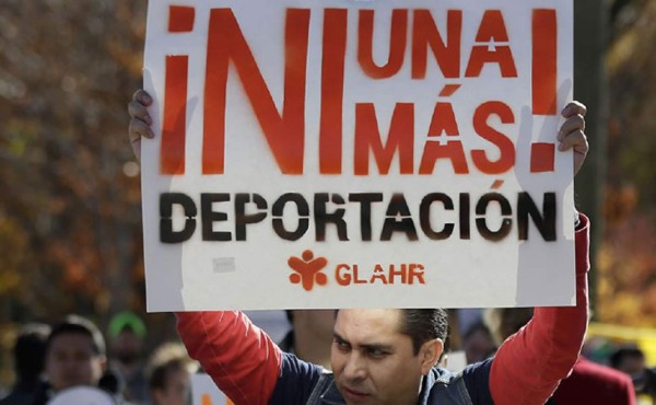 Washington defiende sus derechos para deportar a miles de inmigrantes