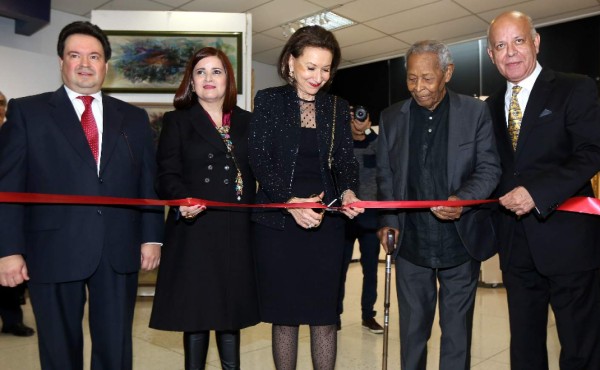 Banco Atlántida reconoce a Miguel Ángel Ruiz Matute