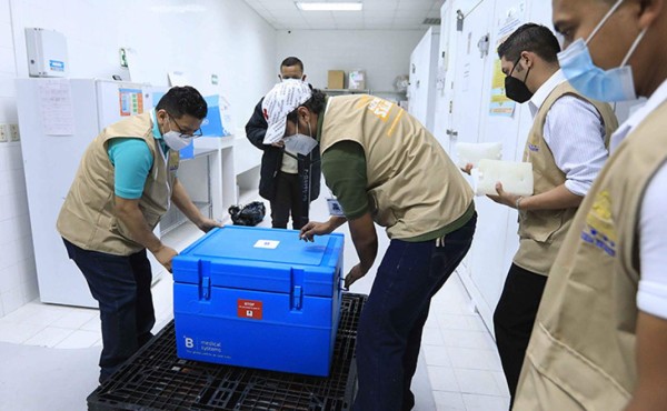 Honduras tiene cadena de frío para almacenar vacunas Pfizer que vendrán en junio, dice Salud