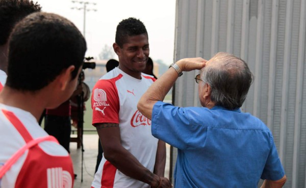 Chelato Uclés no reconoce a Carlo Costly