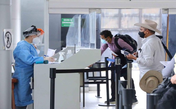 Refuerzan medidas de bioseguridad en aeropuertos por inicio de operaciones