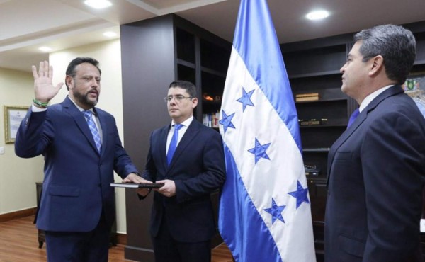 Sustituyen a Marcial Solís del Ministerio de Educación y asume su cargo el director de ICF