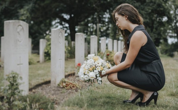 ¿Por qué las mujeres suelen sobrevivir a los hombres?