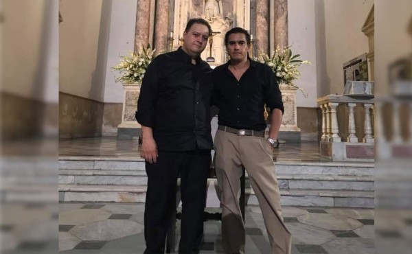 Hijo de Pablo Escobar se une a víctima de su padre durante misa del papa Francisco&nbsp;&nbsp;