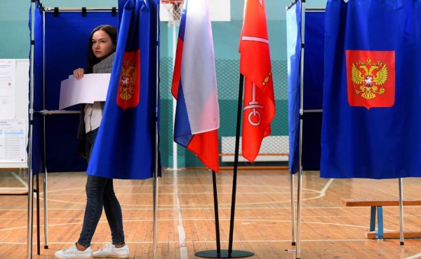 Rusos votan en elecciones locales luego de turbulenta campaña