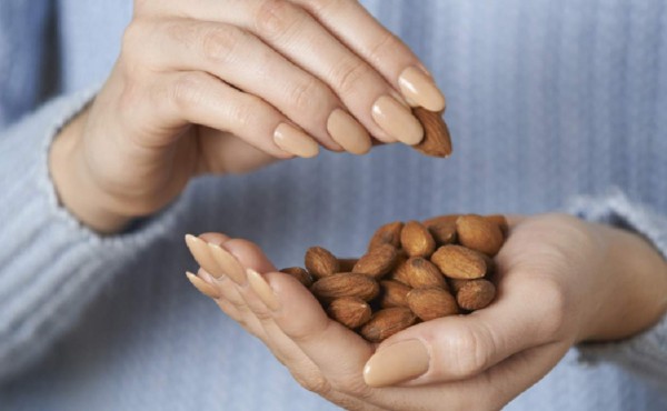 Beneficios que aporta comer un puño de almendras al día