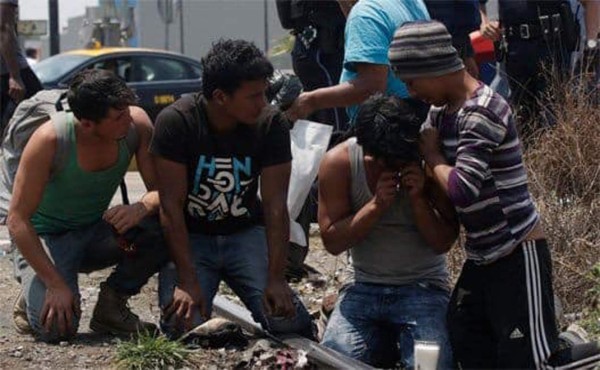 Muere migrante hondureño al ser arrollado por La Bestia en México