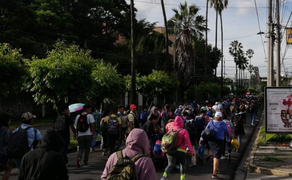 Unos 150 salvadoreños comienzan viaje en caravana con rumbo a Estados Unidos