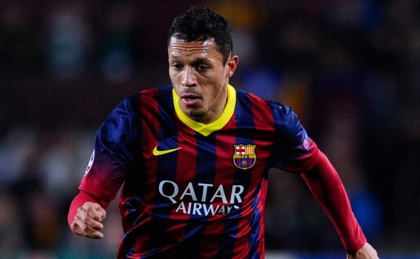 El Barcelona traspasa a Adriano al Besiktas turco por 600.000 euros fijos