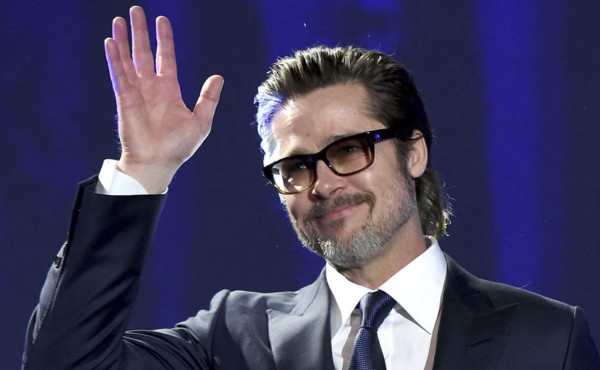 Brad Pitt defiende a las gallinas