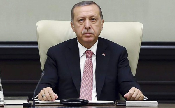Erdogan anuncia tres meses de estado de emergencia e intensifica purga