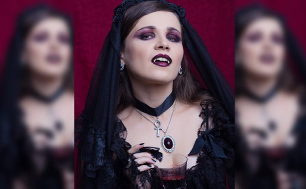 Lector tiene una vampirezca fantasía sexual