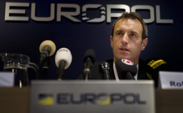 FBI: 900 arrestos en investigación internacional de web de pedofilia