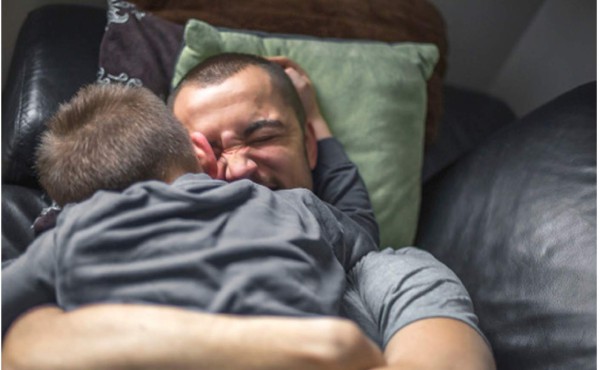 Quiere darle su apellido a hijo de crianza