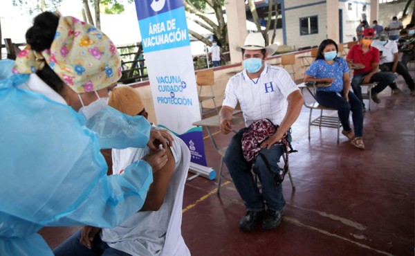 Masiva asistencia al vacunatón en departamentos del occidente de Honduras