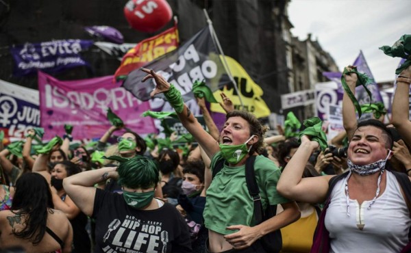 En histórica decisión, el Senado convierte en legal el aborto en Argentina