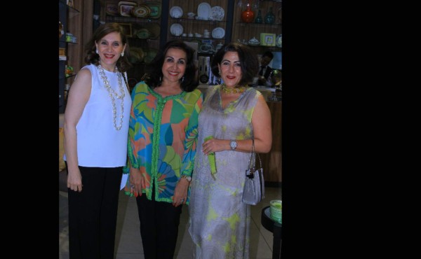 Gran coctel en tiendas Eleganza