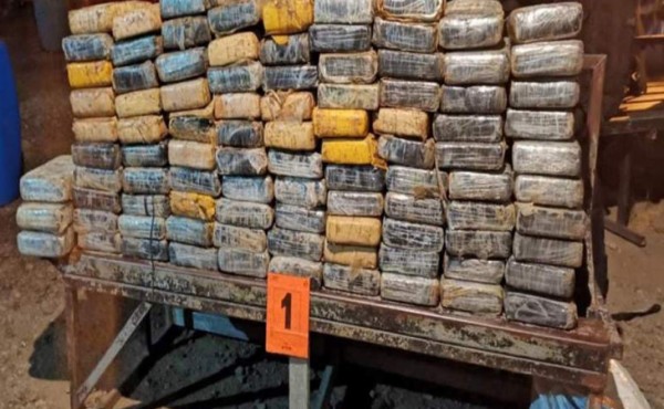 Seguirán presos los seis lancheros capturados con 189 kilos de cocaína