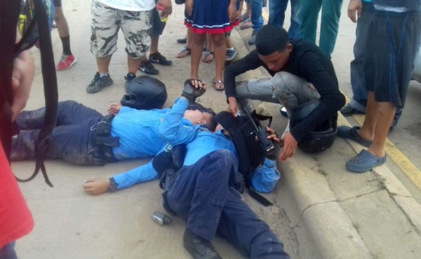 Bus atropella a agentes de la Policía Nacional en San Pedro Sula