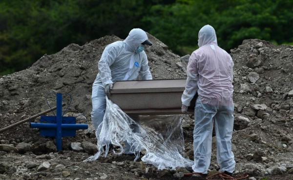 Explota el COVID-19 en Centroamérica: récord de casos y muertes en una semana