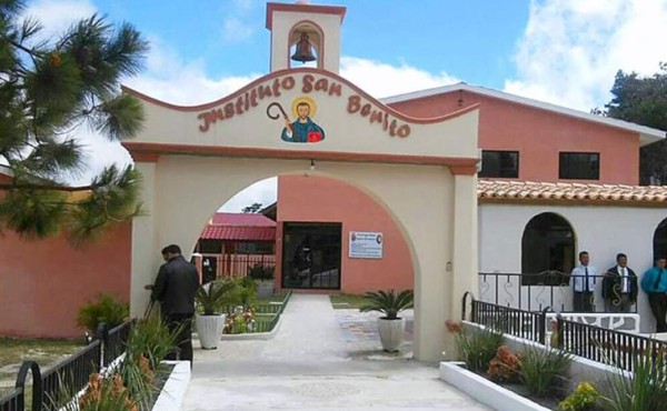 Inauguran primera escuela pública trilingüe en Honduras
