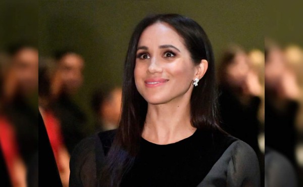 Meghan asombra a los británicos... cerrando la puerta de su auto