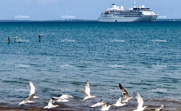 Más de 200 turistas llegan a Trujillo en el imponente crucero Silver Wind