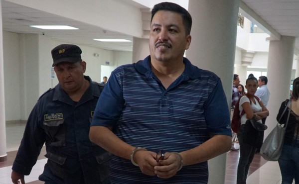 Copias falsas, pruebas en caso contra falso abogado