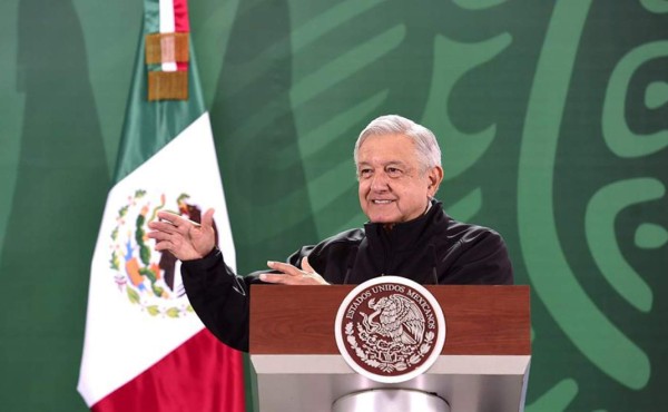 Presidente de México dice que el efecto del cubrebocas 'no está demostrado'