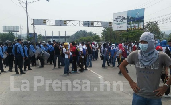 Libre el paso por peaje del norte tras protestas de estudiantes en San Pedro Sula