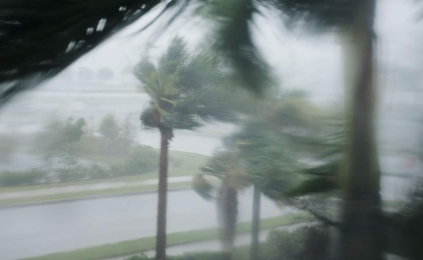Irma deja sin electricidad a más de 2,5 millones en Florida